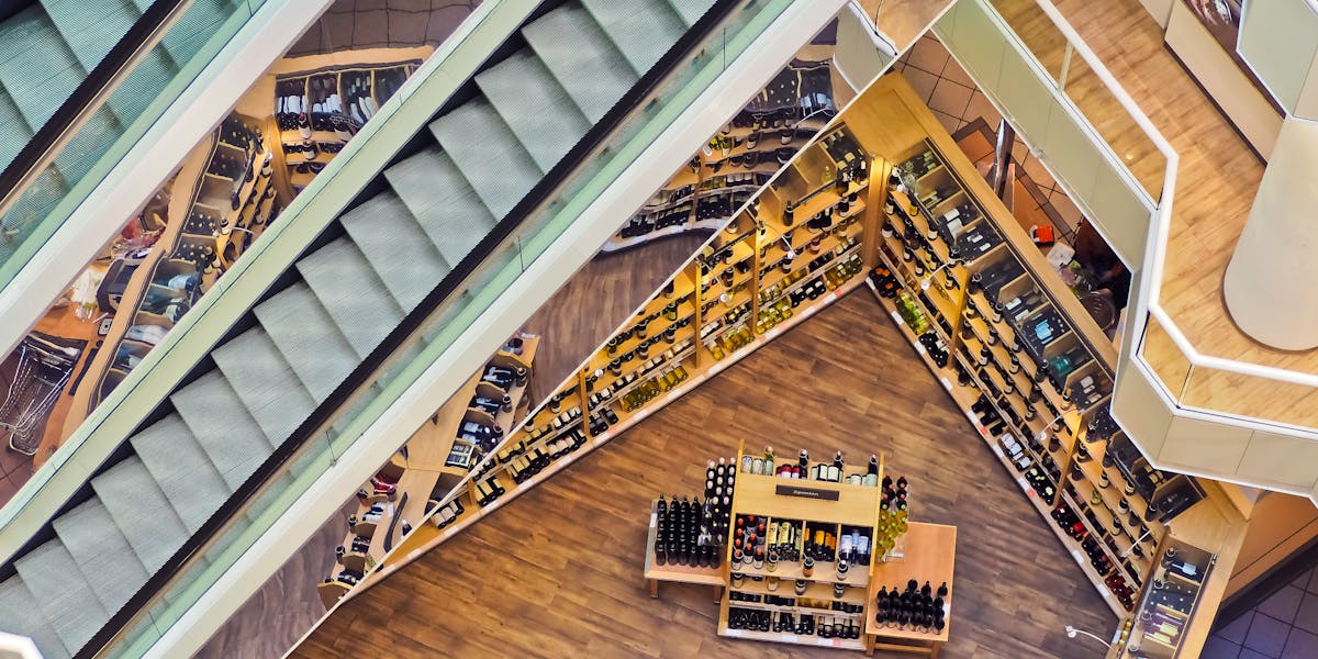 Winkelruimte in een winkelstraat